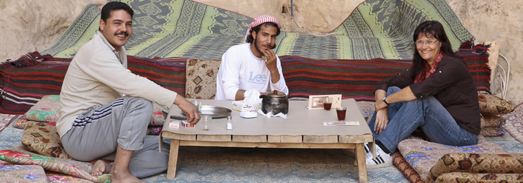 Bei den Ammarin Beduinen in Beidha bei Petra, Jordanien Bei den Ammarin Beduinen in Beidha bei Petra, Jordanien